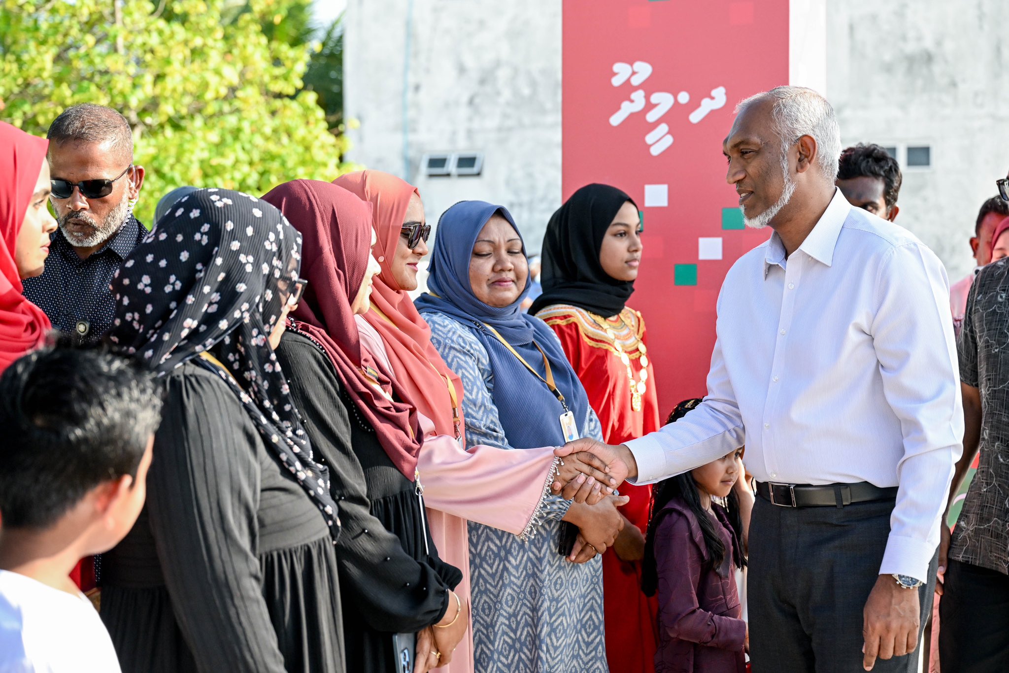 ލާމަރުކަޒީ ނިޒާމަށް ހަގީގީ ބާރުވެރިކަން ދިނުމަށް ފަށާފައިވާ މަސައްކަތަށް ހުއްޓުމެއް ނެތް: ޑރ. މުޢިއްޒު