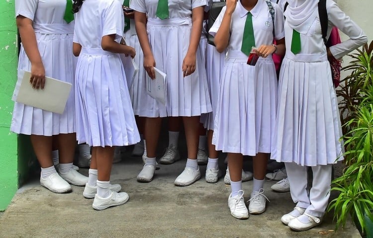 މުހިންމީ ދަރިވަރުންގެ ސްކޫލް ޔުނީފޯމުތަ، ނޫނީ އަޚުލާގު ރަނގަޅު ކުރުންތަ؟