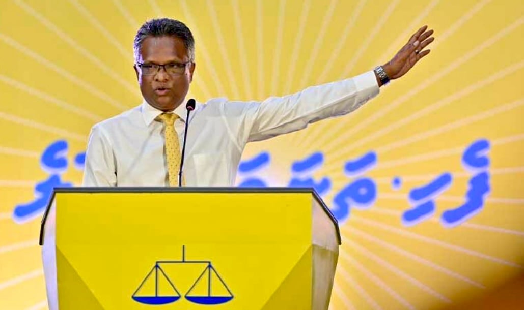 ފަރުވާ ކުޑަ ނާގާބިލު ސަރުކާރުން ދަނީ ގޯތި ދިނުން ލަސްކޮށް ރައްޔިތުންނަށް އަނިޔާވެރި ވަމުން: އާޒިމް