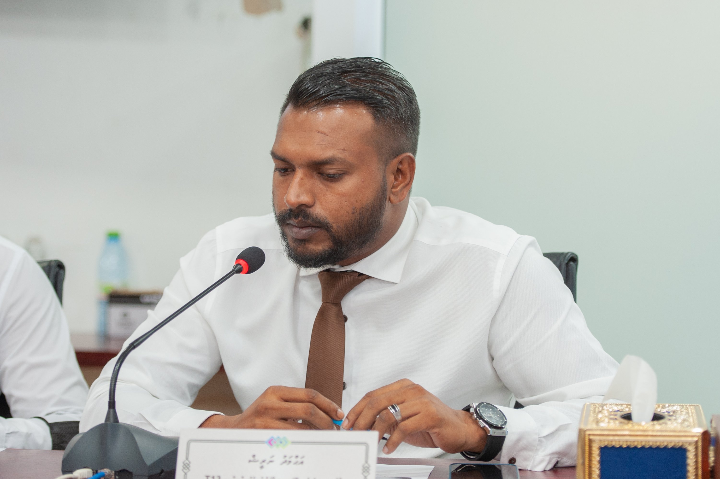 ޖެނެރަލް ޝަމާލްގެ ޔުނީފޯރމް ވީދާލަންޖެހޭކަމަށް މާލޭގެ ޑެޕިއުޓީ މޭޔަރު ވިދާޅުވެއްޖެ