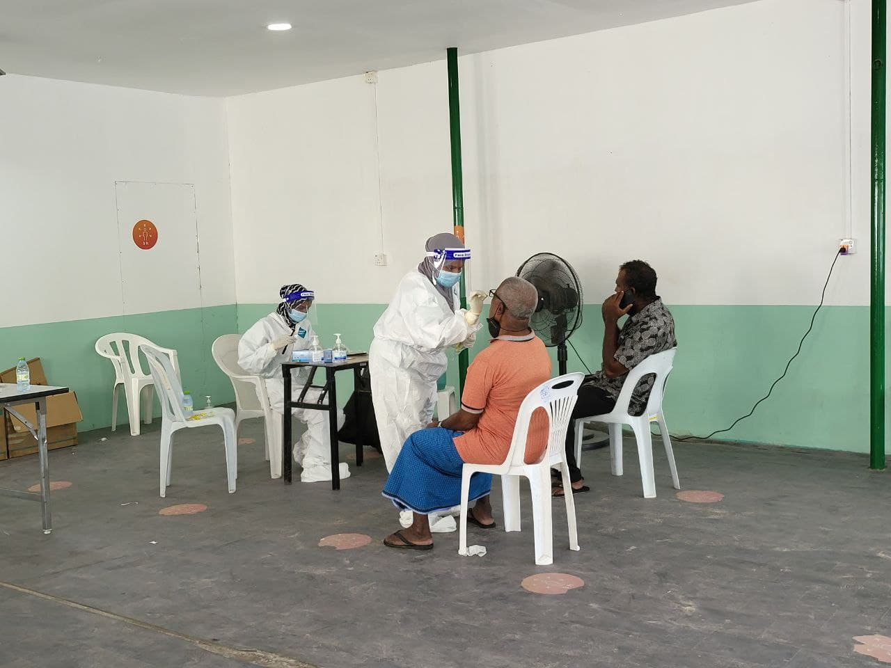 Random sample taking for Covid testing in Male' City. Photo: Shah, Ras Online.