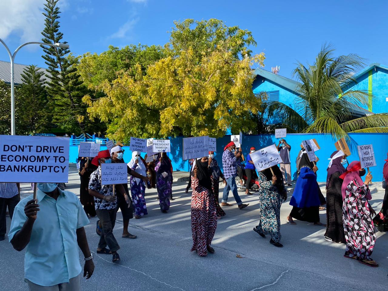 އިދިކޮޅުން ބޭއްވި މުޒާހަރާއެއްގެ ތެރެއިން