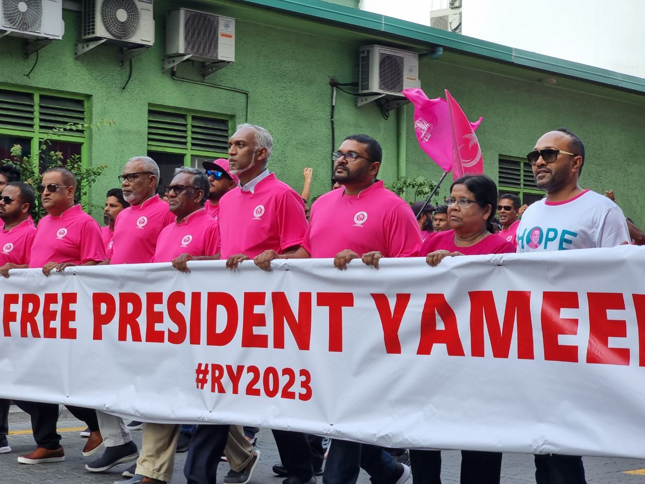 ރައީސް ޔާމީން މިނިވަން ކުރުމަށް ގޮވާލައި ބޭއްވި އިޙްތިޖާޖެއްގެ ތެރެއިން