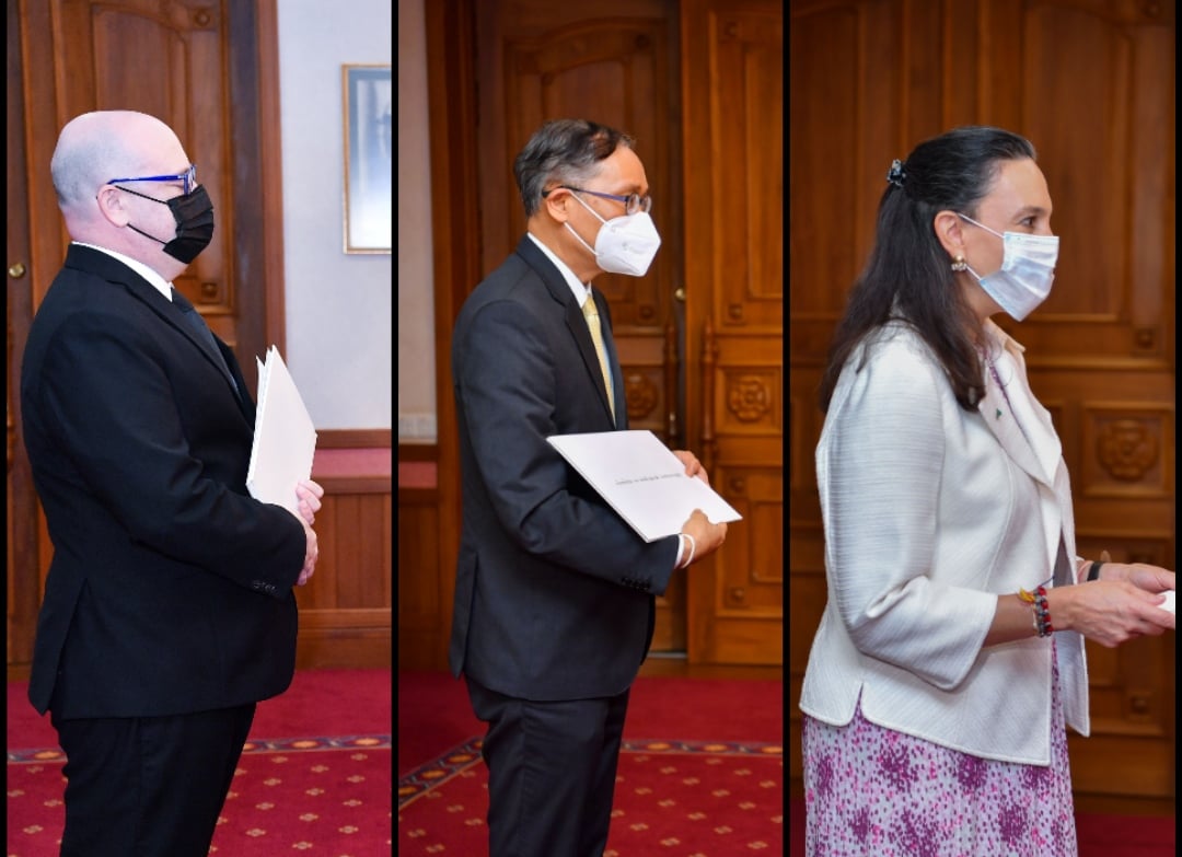 ތިން ގައުމަކުން ރާއްޖެއަށް އައްޔަންކުރި ސަފީރުން ފަތްކޮޅު އަރުވައިފި