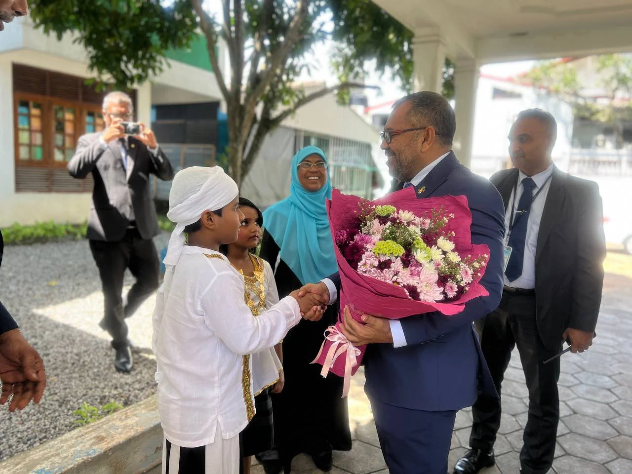 Foreign Minister Moosa Zameer visiting the Maldivian Cultural Center in Sri Lanka.