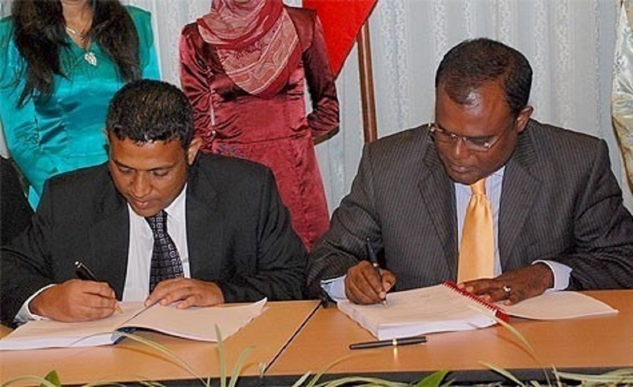 އެމްޓީސީސީގެ ކުރީގެ މެނޭޖިން ޑިރެކްޓަރ މުޙައްމަދު ނަސީމް، ނަފާ ނަސީމް (ކ)