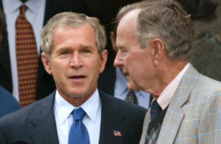 ޔޮޓެއްގެ މަތީގައި ކުޑަކުއްޖަކު ކޮށާލި މަންޒަރު: އެޕްސްޓީން ފައިލްތަކުން ހާމަވި ބުޝްގެ އަނިޔާވެރިކަން