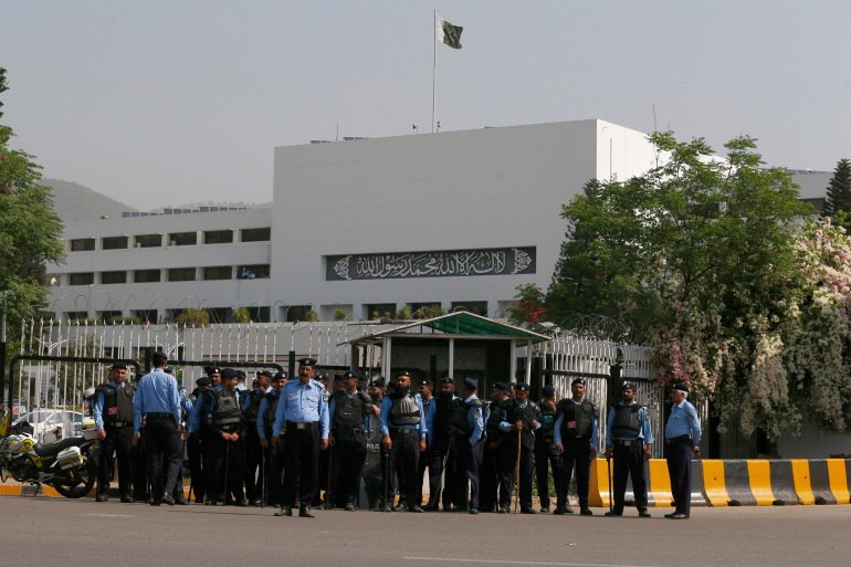 Police officers stand guard to ensure security outside the National Assembly in Islamabad Photo: Anjum Naveed/AP)