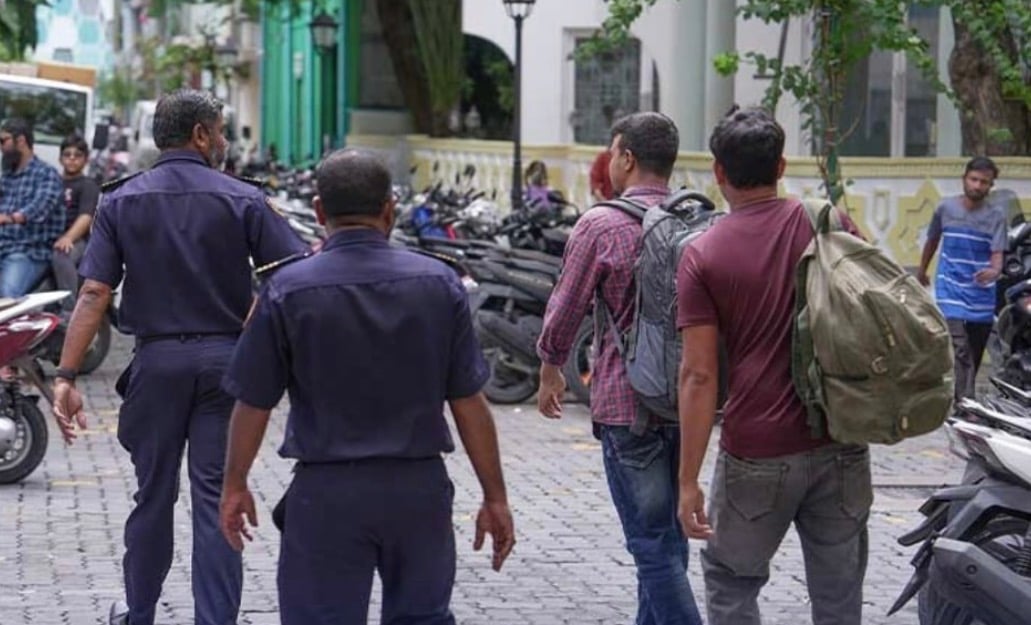 ހުއްދަނެތި ވިޔަފާރިކުރި 2 ބިދޭސީއަކު 15 ދުވަހަށް ބަންދުކޮށްފި