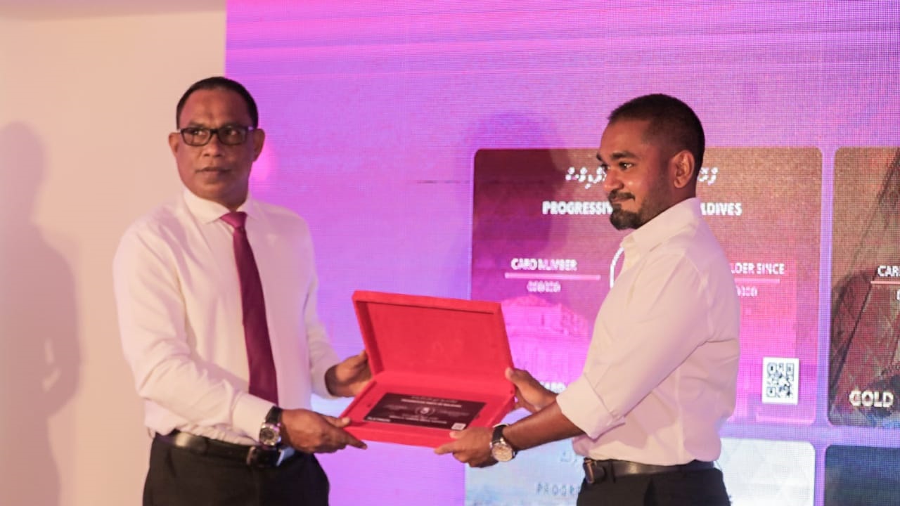 Zain Abdulla Yameen collecting the first Platinum card on behalf of his father and President of PPM, Mr. Yameen Abdul Gayyoom.