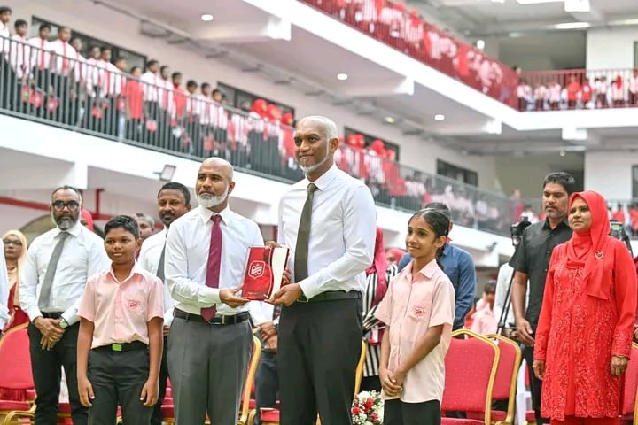 އިބޫގެ މަޝްރޫޢު, މުޢިއްޒުގެ ބިންގާ؛ އޮޅުނީތަ، ނޫނީ އޮޅުވާލީތަ؟