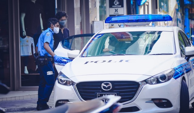 An operation conducted by the Maldives Police Service.  (Photo: MPS)