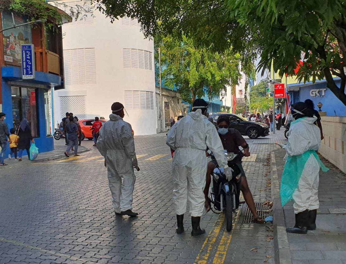 Random sample taking for Covid testing in Male' City. Photo: Shah, Ras Online.