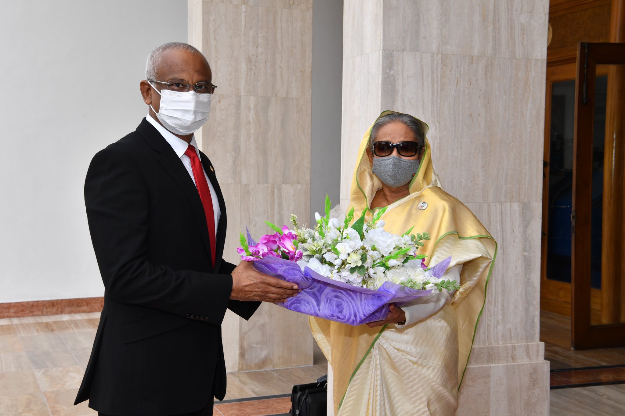 ބަންގާޅުން ރާއްޖެއަށް 13 އަސްކަރީ އުޅަނދު ހަދިޔާކުރަނީ