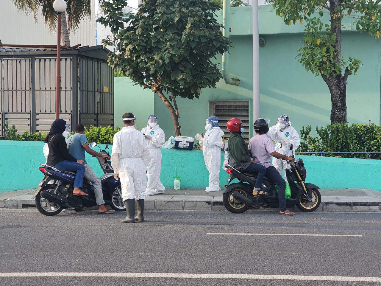 Random sample taking for Covid testing in Male' City. Photo: Shah, Ras Online.