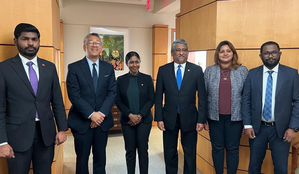 އެމެރިކާ ސަރުކާރުގެ އިސް ބައެއް ފަރާތްތަކާ ސްޓޭޓް މިނިސްޓަރ ޚަލީލް ބައްދަލުކުރައްވައިފި