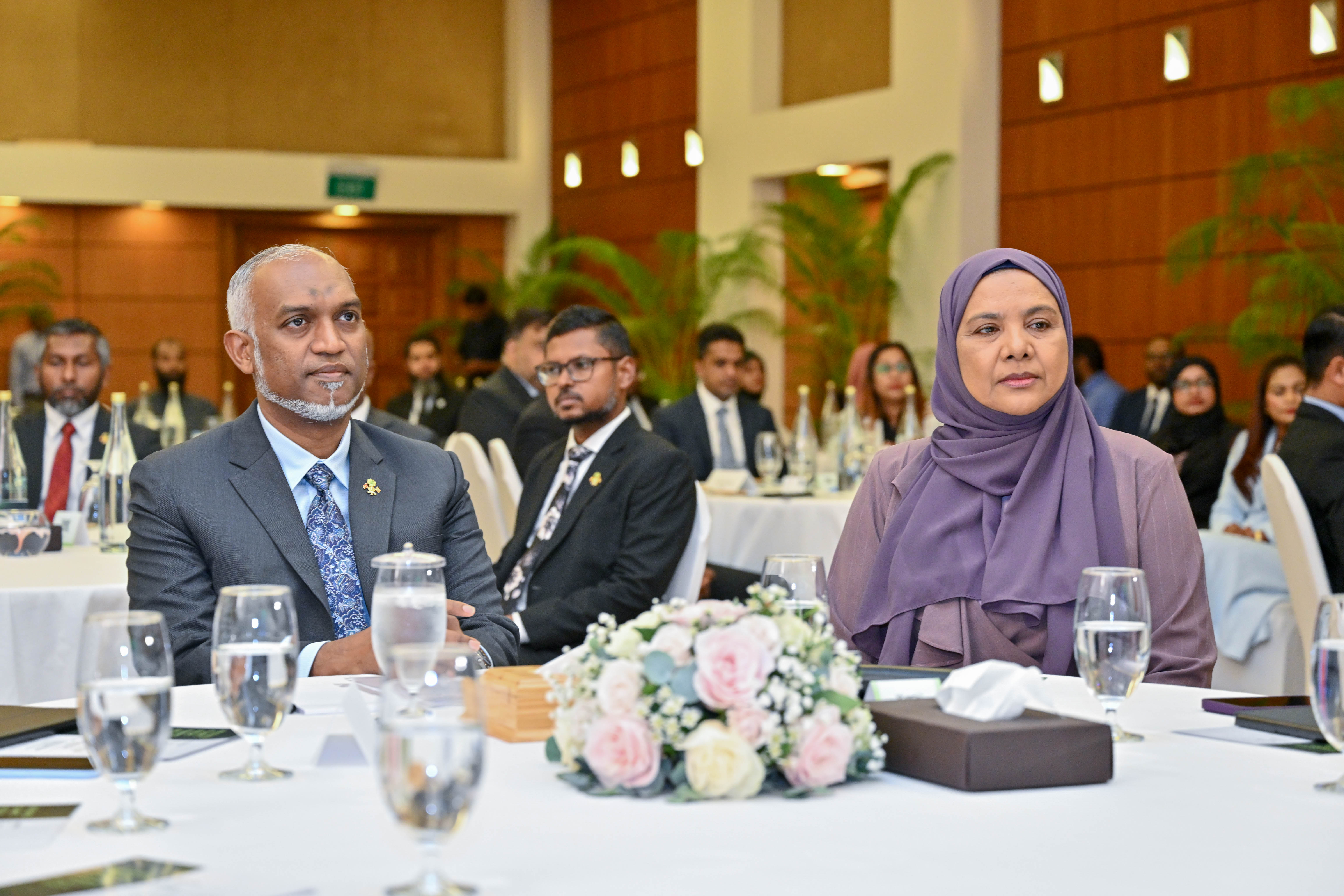 ރައީސް ޑރ. މުޢިއްޒު އަދި ޖެންޑާ މިނިސްޓަރ ޑރ. އައިޝަތު ޝިހާމް