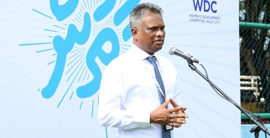 އުނދަގޫވާ ގޮތަށް މާލޭގެ މަގުތަކުގައި ހުރި ގަސްތައް ނަގަނީ