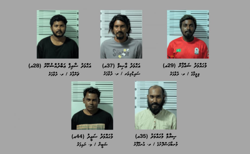 ދުވާފަރުގައި ދޯންޏެއް ބަލައި ފާސްކޮށް މަސްތުވާތަކެއްޗާއެކު 5 މީހަކު ހައްޔަރު