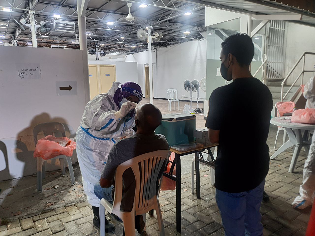 Sample taking for Covid-19 testing in Male' City. Photo: Shah, Ras Online.