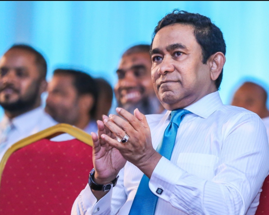 ސަލާމަތްވާން ހަދައިގެން ފަހަރަކު ޣައްދާރެއް ދަނީ ބޮނޑިބޮމުން: ޔާމީން