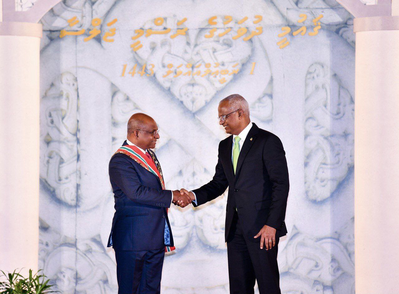 ޝާހިދަށް ނިޝާން އިއްޒުއްދީނުގެ އިއްޒަތުގެ ވެރިކަމުގެ ލަގަބު އަރުވައިފި