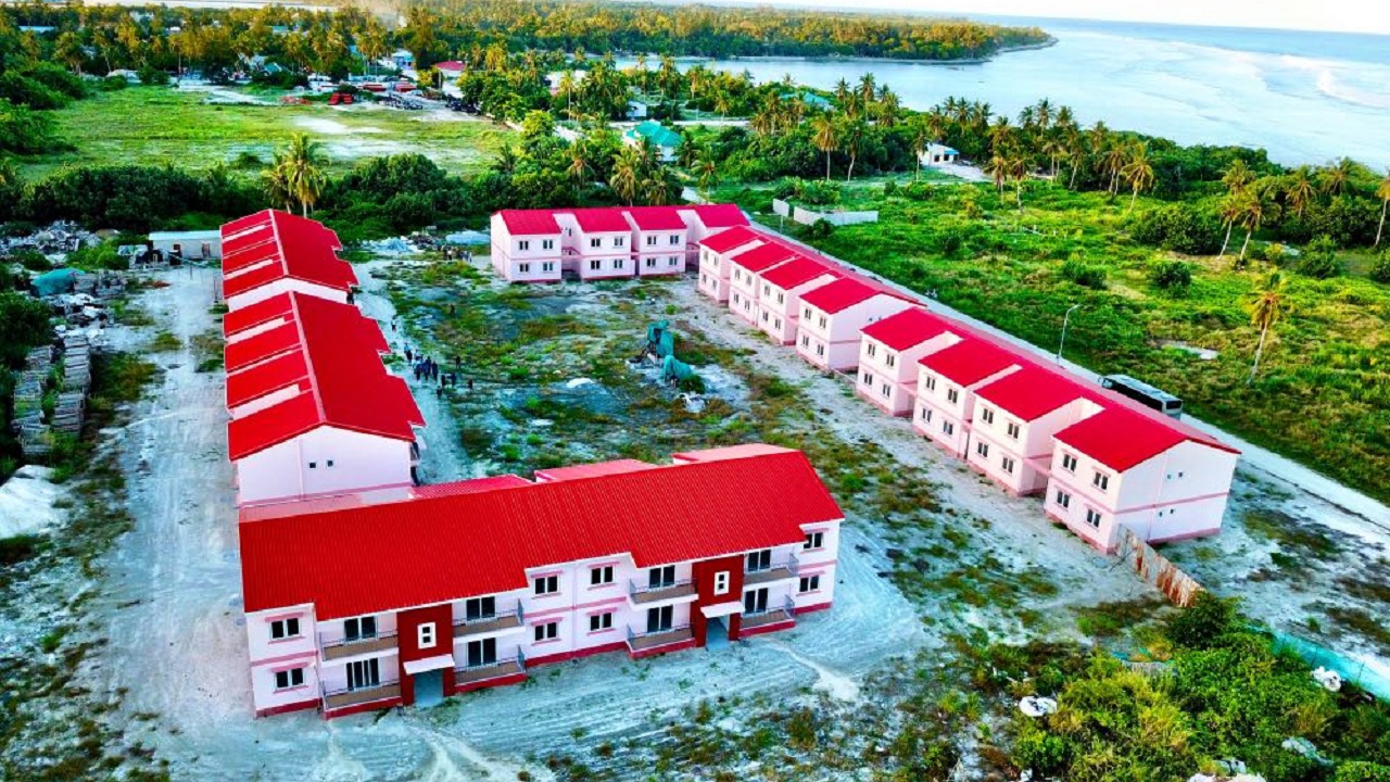 ހިރިމަރަދޫގައި ގޯއްޗެއް އޮތް ކޮންމެ މީހަކަށް ހަނިމާދޫން ގެއެއް ލިބޭނެ: ހައުސިން