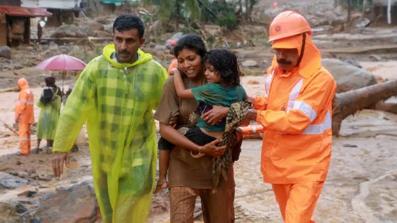 Rescuers help residents move to safety. (Photo: Reuters)