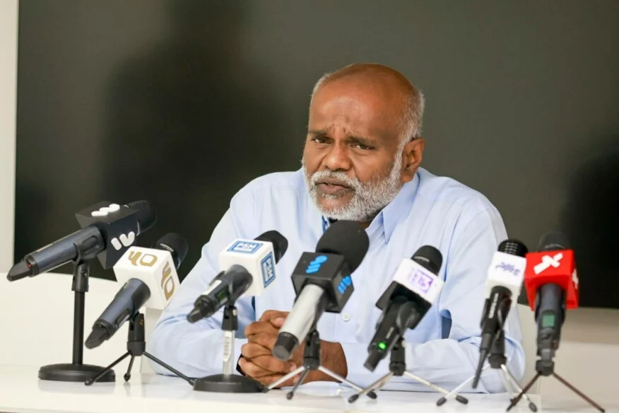 Munawwar defends commission amid Chagos criticism