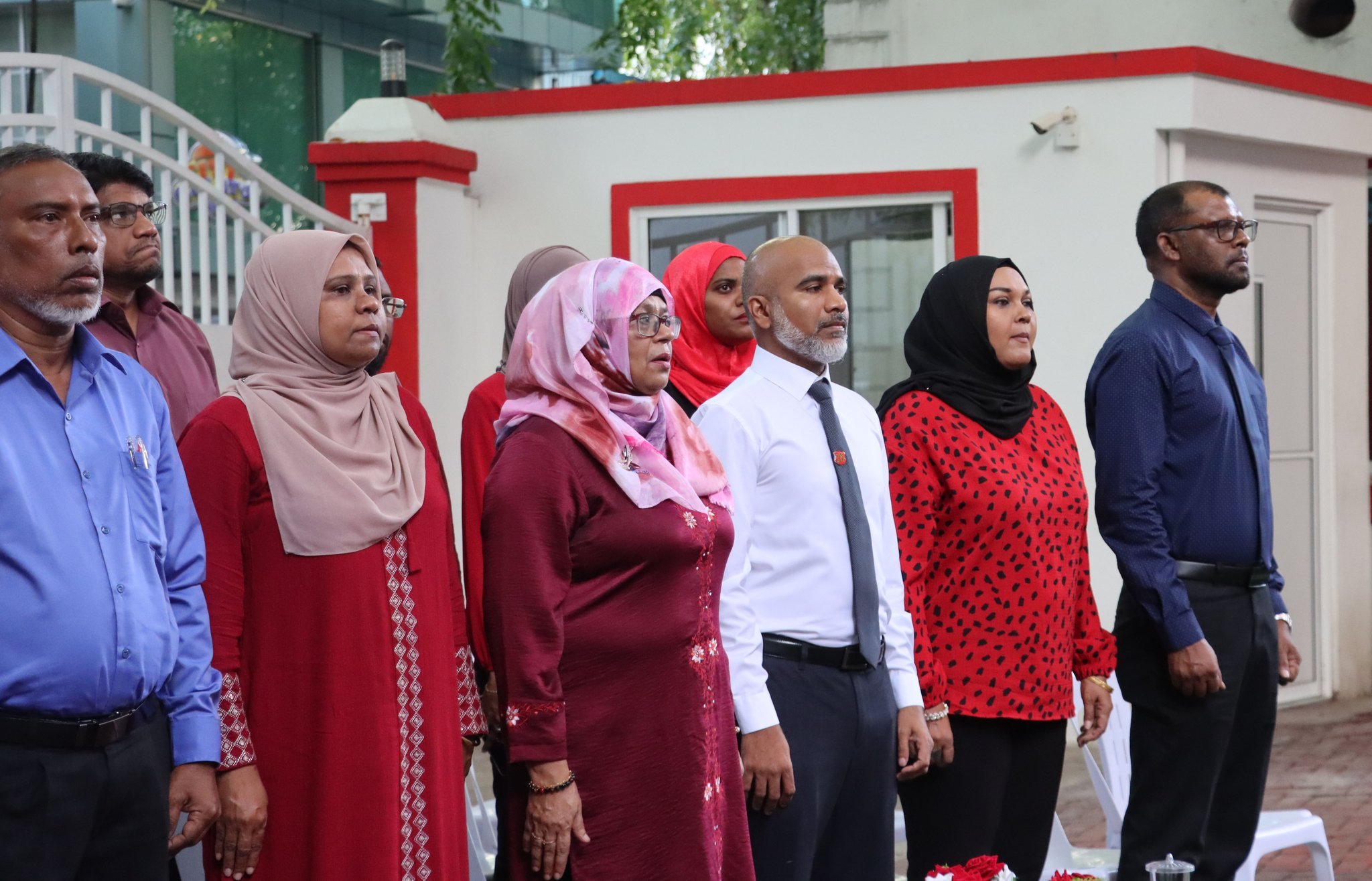 ތަޢުލީމާބެހޭ ވަޒީރު މަޖީދިއްޔާ ސްކޫލްގެ އިސް ބޭފުޅުންނާއެކު