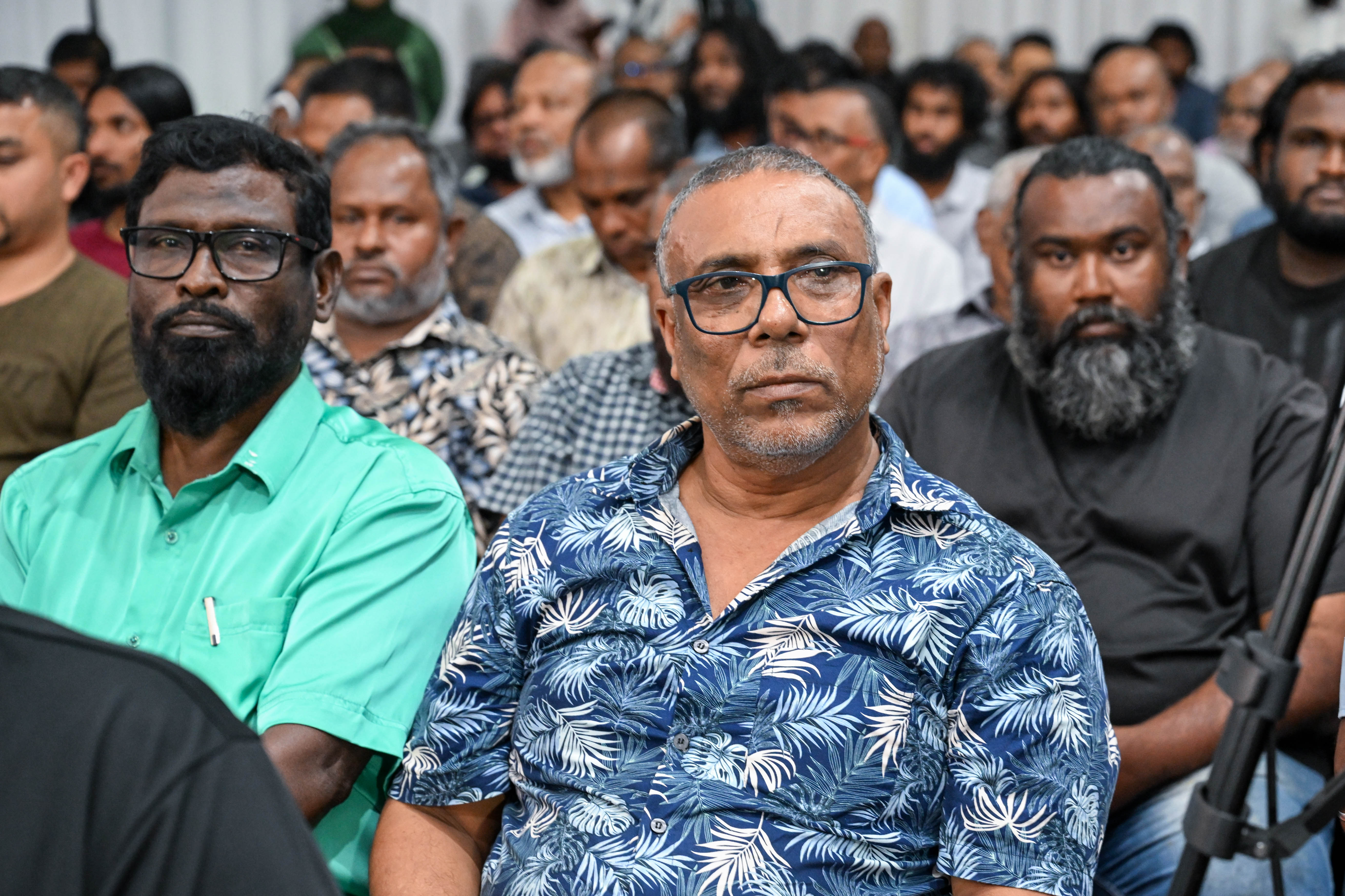 ރައްޔިތެއްގެ ޙަމަލާ ވަޒީރުންނަށް: ތީ އިޚްލާސްތެރިންނެއް ނޫން؛ ބޭރުކުރަންޖެހޭ