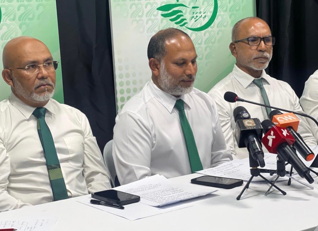 އަދާލަތު ޕާޓީން ބޭއްވި ޕްރެސް ކޮންފަރެންސެއްގެ ތެރެއިން-