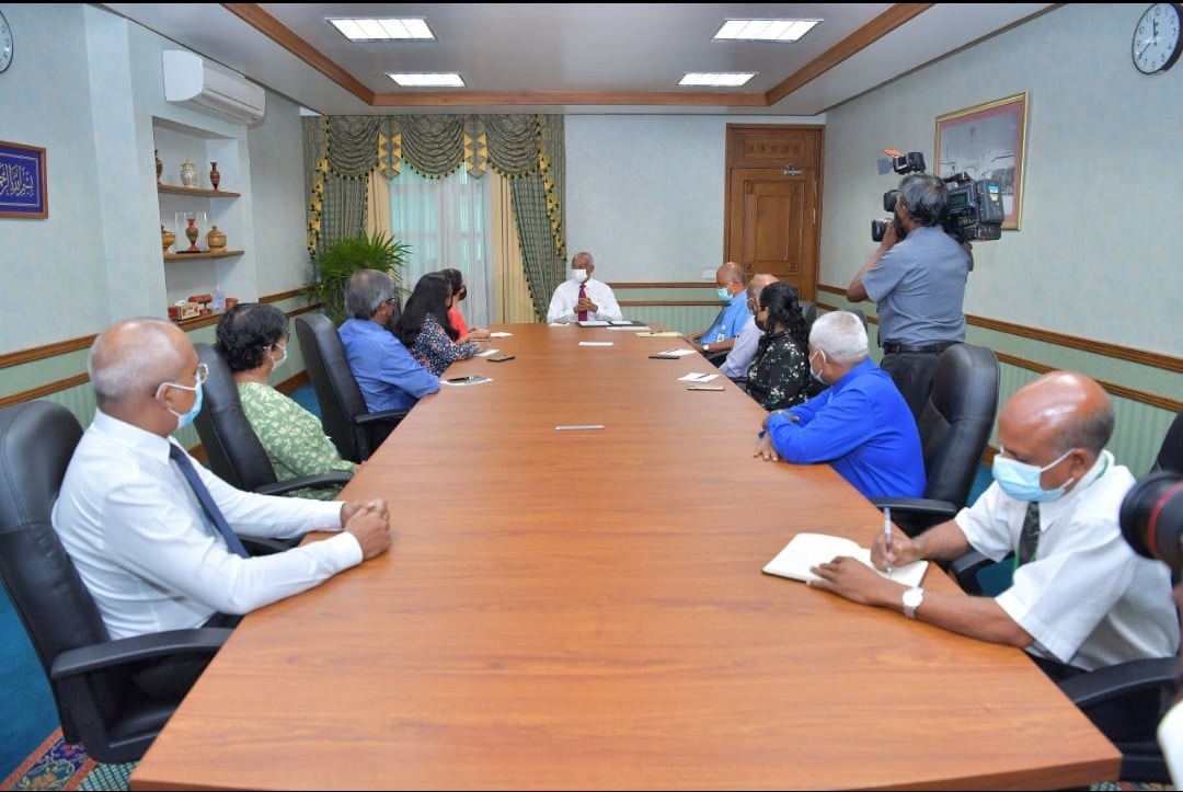 ދިވެހި ދައުލަތަށް ޚިދުމަތް ކުރުމުގެ އިނާމް ދެ މުނާސަބަތެއްގައި ދޭން ނިންމައިފި