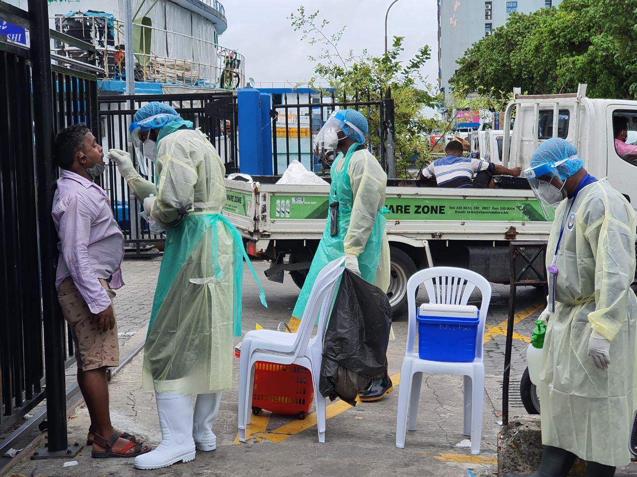 ކޯވިޑް-19 އާއި ގުޅިގެން ސިއްހީ އޮފިޝަލުން ހަރަކާތްތެރިވަނީ