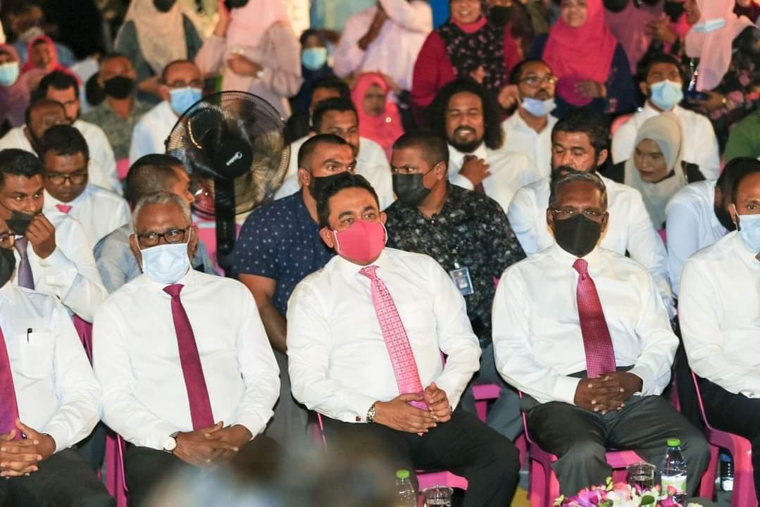 އިދިކޮޅު ލީޑަރޝިޕްގެ އިސް ބޭފުޅުން