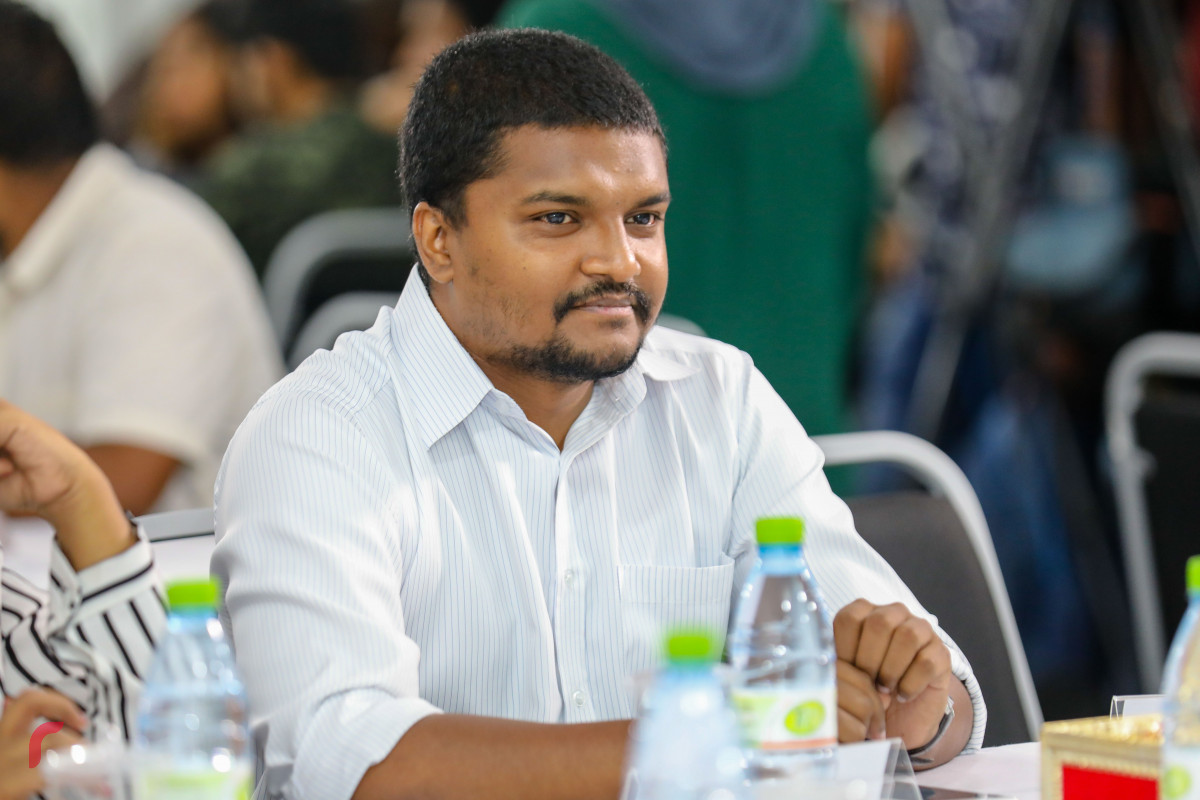 ޝަހީބު ފޮރުވުމުގެ ތުހުމަތުގައި އަނބިމީހާ ހައްޔަރުކުރީ ފުލުހުންގެ ފެންވަރެއް ނެތުމުން: އަނަސް