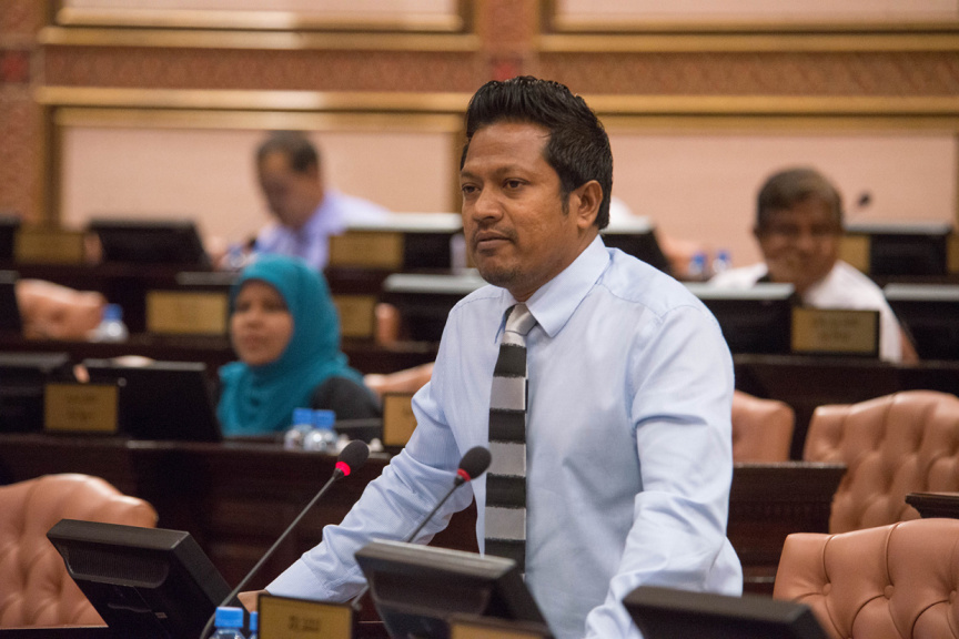 ޕްރެސް ކޮންފަރެންސެއް ދިނުމުން އަޅުގަނޑުގެ ޕާސްޕޯޓް 4 މަހަށް ހިފެހެއްޓި - އިންތި