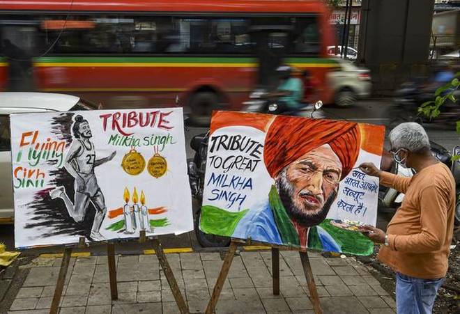 An art teacher draws a painting of Milkha Singh as a tribute.