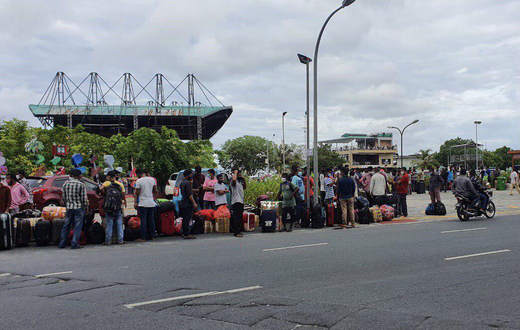 People gathered on the road against the HPA guidelines. (Photo: Ras online)