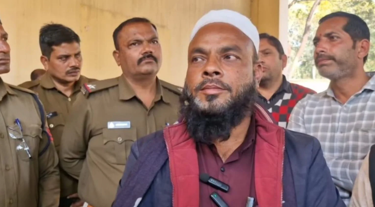 ދޮގު މައުލޫމާތެއްގެ މައްޗަށް ބިނާކޮށް، އިންޑިއާގައި މުސްލިމަކު އެޅި ސްކޫލެއް ތަޅާލައިފި