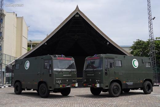 އިންޑިއާ އިން ދިވެހި ސިފައިންނަށް ދެ އެމްބިއުލާންސް ހަދިޔާކޮށްފި