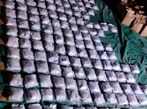 215 ކިލޯގެ މަސްތުވާތަކެތި ފެނުނީ ރ. އަތޮޅު ފަޅުރަށަކުން!