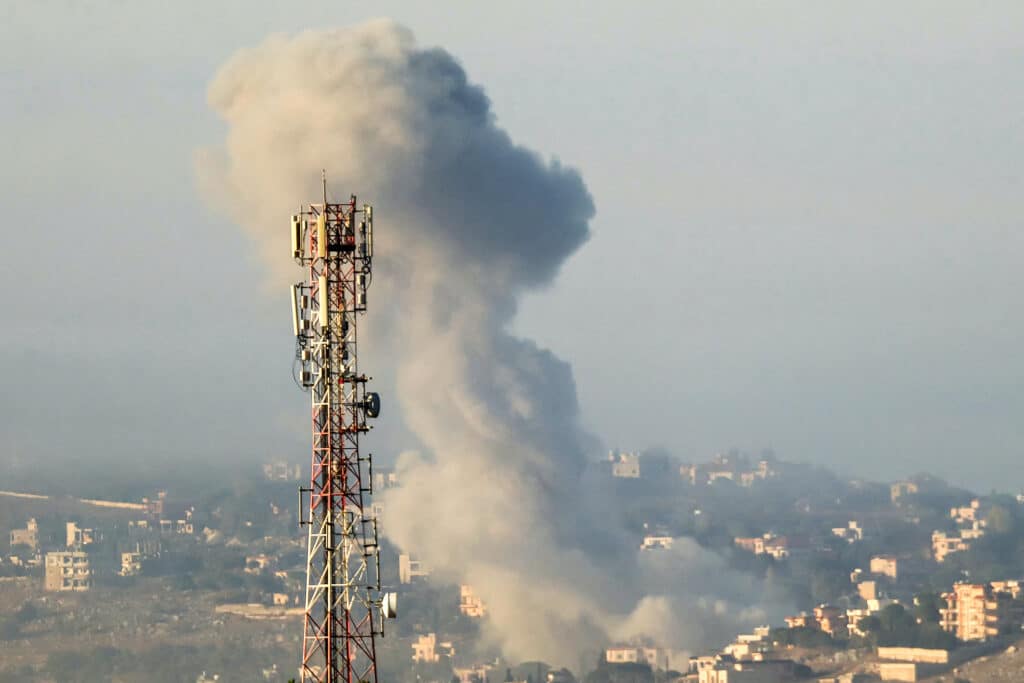 Smoke billows from the site of an Israeli air strike on the village of Taybeh in southern Lebanon on October 15, 2024. | Photo: AFP