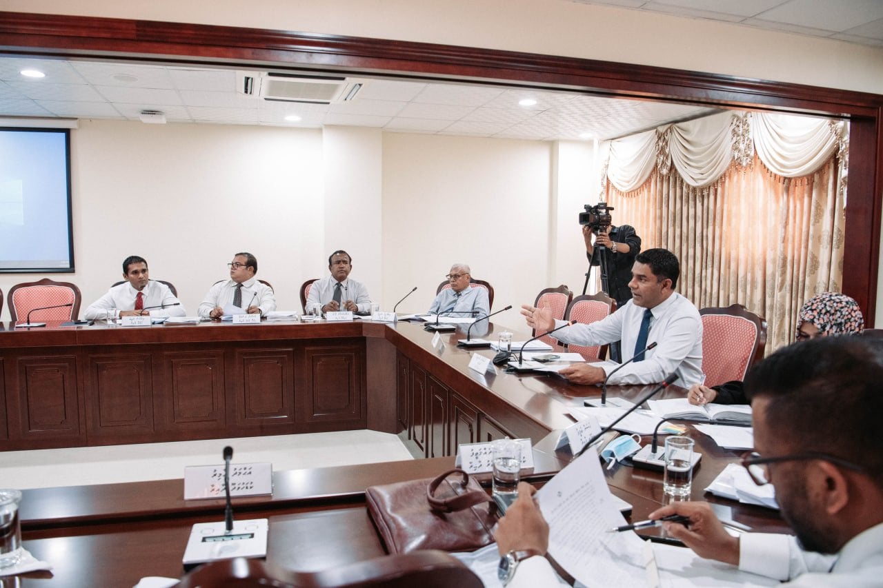 އޯވަޑްރޯގެ އަދަދު 2.5 ބިލިއަން ރުފިޔާއަށް ކުޑަކޮށް، މުއްދަތު އިތުރުކުރަން ފާސްކޮށްފި