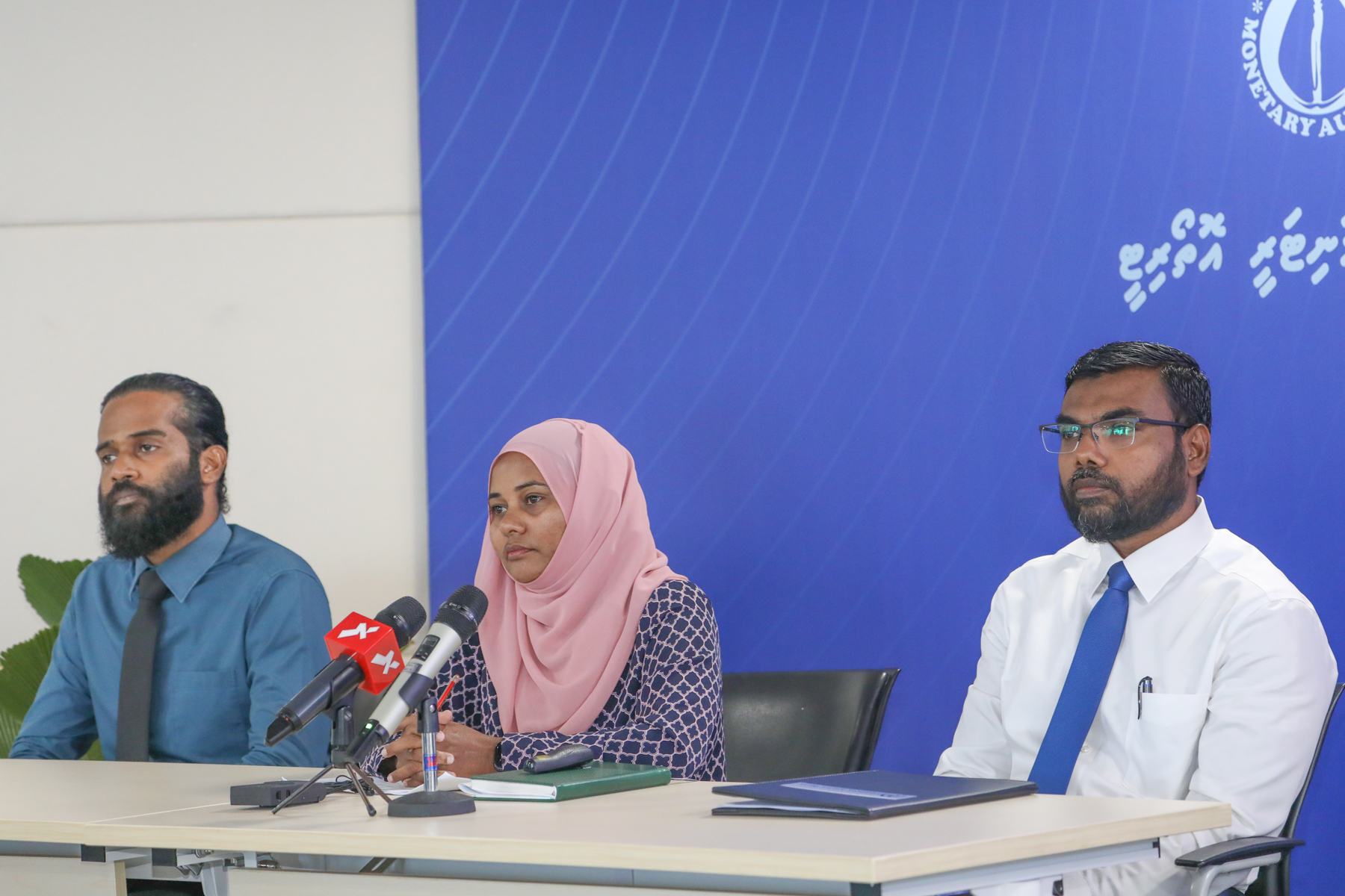 ޗެކް ބޭނުންކުރުން މަދުކުރަން ފީއެއްނަގައި އިތުރު ފިޔަވަޅުތަކެއް އަޅަނީ