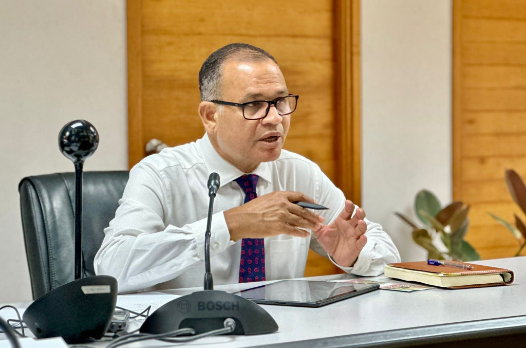 ސަރުކާރުގެ ސިޔާސަތުތައް ތަންފީޒުކުރަން އެންމެން އެކުގައި މަސައްކަތް ކުރަންޖެހޭ: އާދަމް ޝަރީފް