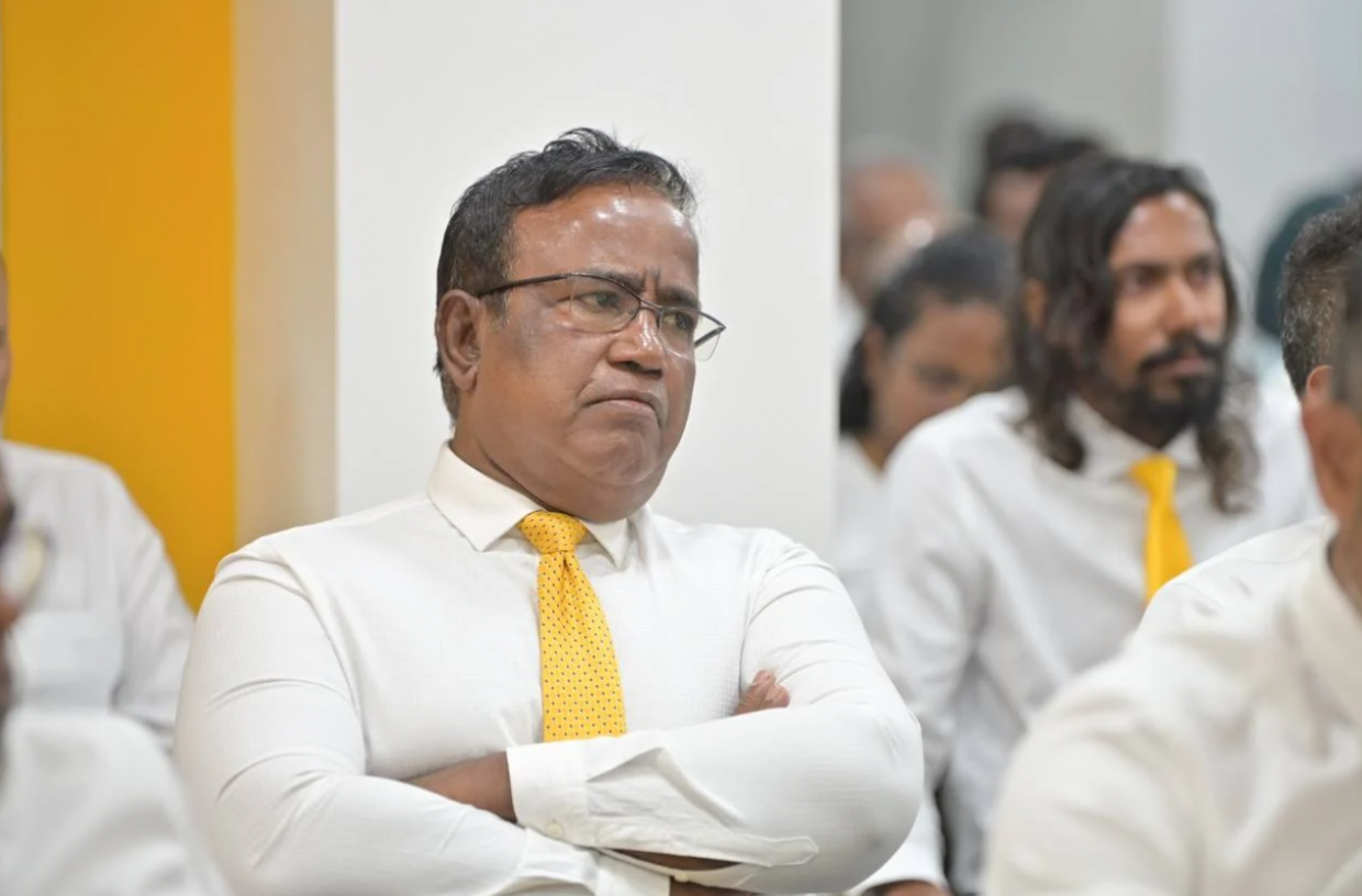 އަޅުގަނޑަކީ އެއްވެސް މީހެއްގެ ނުފޫޒަށް ތަބާވެގެން ކަންކަން ކުރާނެ މީހެއް ނޫން: ޣަފޫރު