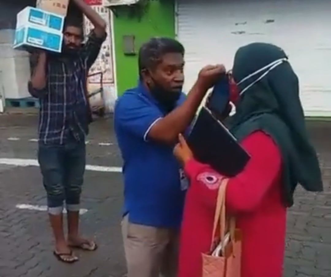 އެމްޕީއެލްގެ މުވައްޒަފަކު ޕޯޓް ތެރެއިން އަންހެނަކަށް ބިރު ދައްކާ ވީޑިއޯއެއް އާންމުވެއްޖެ