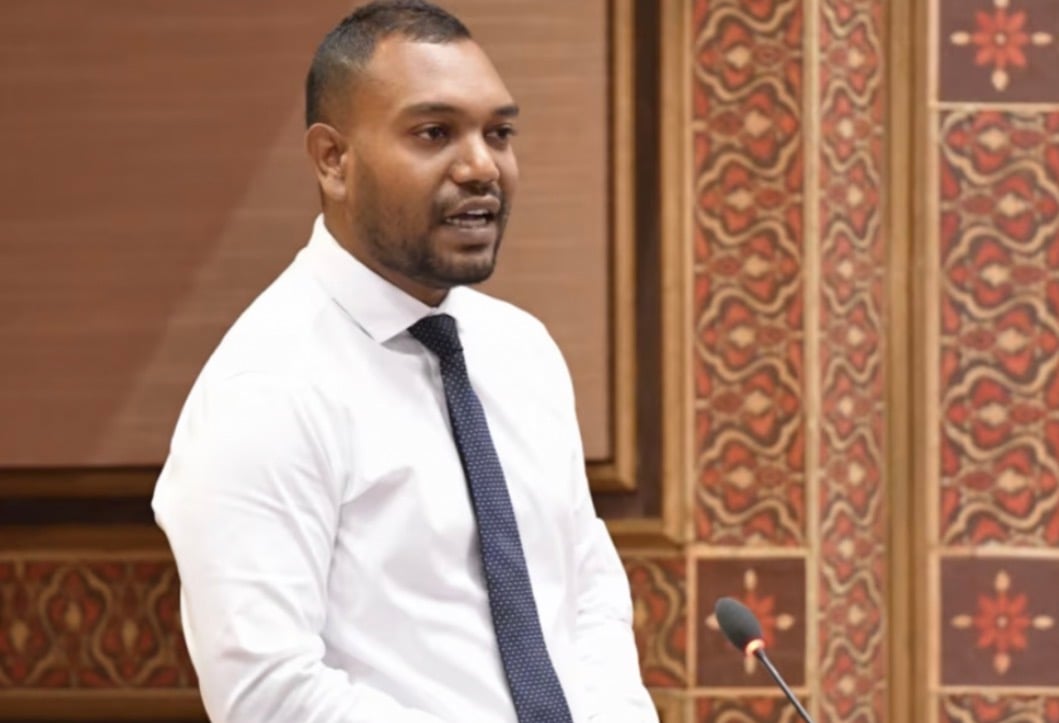 އައްޑޫގައި ފެށި މަޝްރޫޢުތައް ކުރިއަށް ނުދާތީ މިނިސްޓަރ މުއްޠަލިބާ ސުވާލު ކުރަނީ