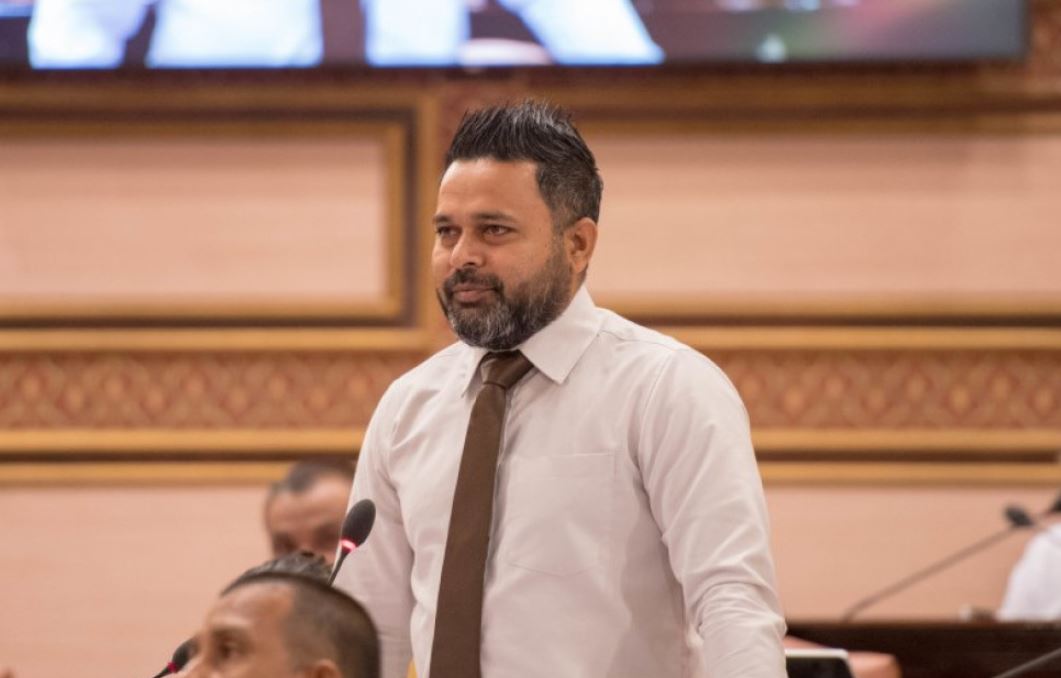 މުވައްޒަފުންގެ މުސާރައިން ކެނޑިބައި ނުލިބެންވީ ކީއްވެތޯ؟: ޝިޔާމް